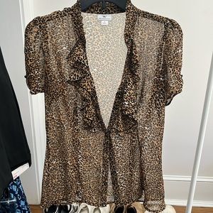 Vintage Worthington shirt sleeved sheer leopard print blouse ruffled collar